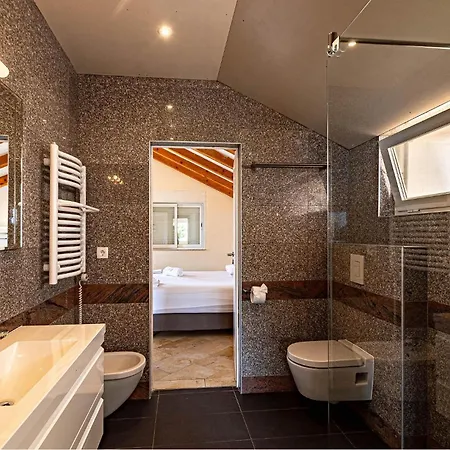 Luxurious In Holiday home