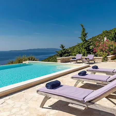 Holiday home Luxurious In