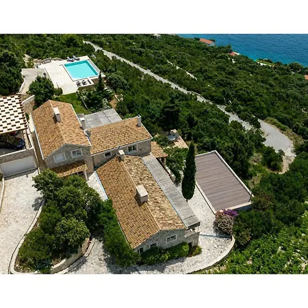 Luxurious In Potomje